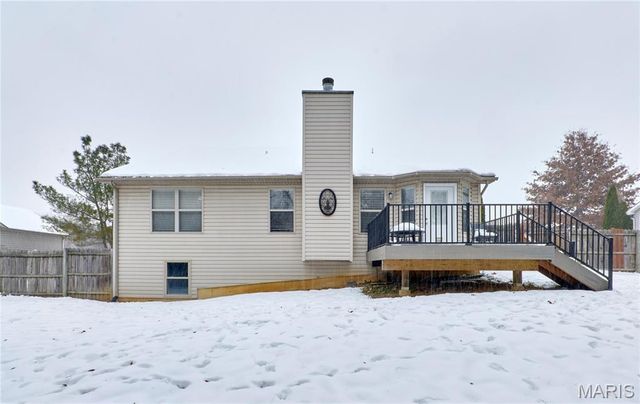 50 Village Circle Drive, Winfield, MO 63389