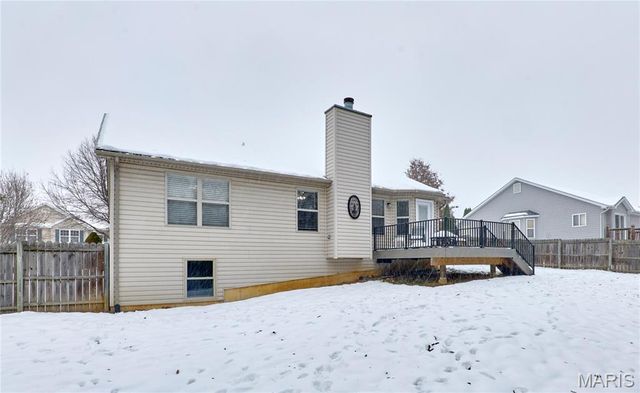 50 Village Circle Drive, Winfield, MO 63389