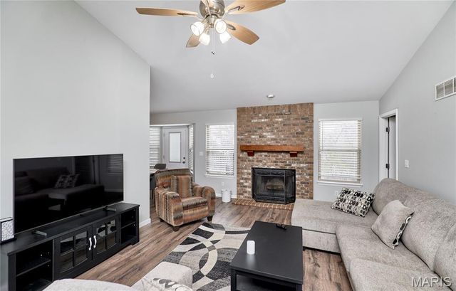 50 Village Circle Drive, Winfield, MO 63389