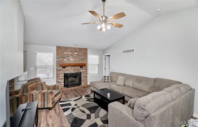 50 Village Circle Drive, Winfield, MO 63389