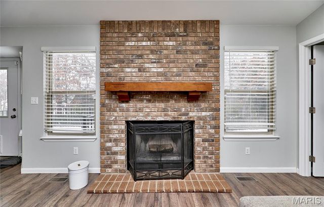 50 Village Circle Drive, Winfield, MO 63389