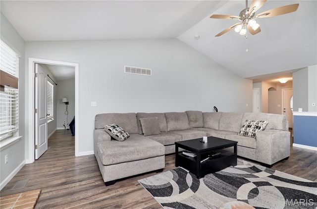 50 Village Circle Drive, Winfield, MO 63389