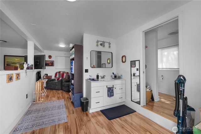 18426 Old Hwy 99 SW, Rochester, WA 98579