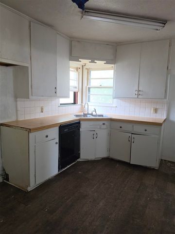 2128 NW Smith Ave, Lawton, OK 73538
