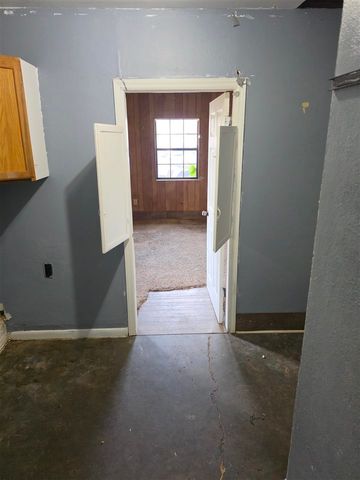 2128 NW Smith Ave, Lawton, OK 73538