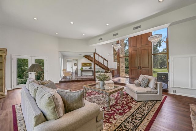 300 Courtlandt Place, Friendswood, TX 77546