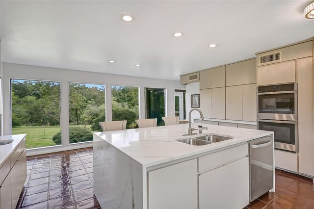 300 Courtlandt Place, Friendswood, TX 77546