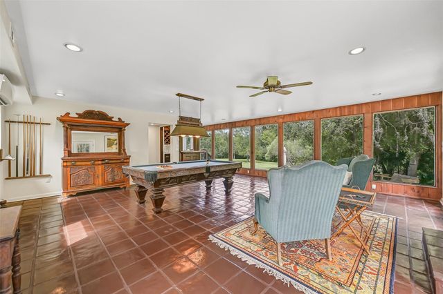300 Courtlandt Place, Friendswood, TX 77546