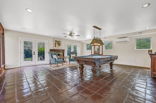 300 Courtlandt Place, Friendswood, TX 77546