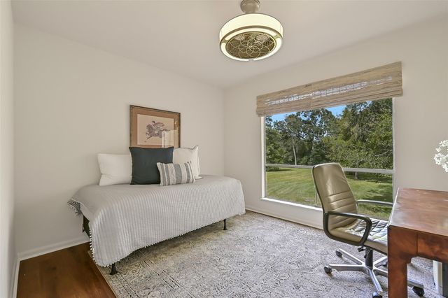 300 Courtlandt Place, Friendswood, TX 77546