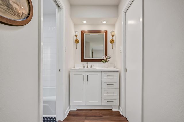 300 Courtlandt Place, Friendswood, TX 77546