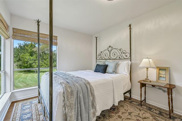 300 Courtlandt Place, Friendswood, TX 77546
