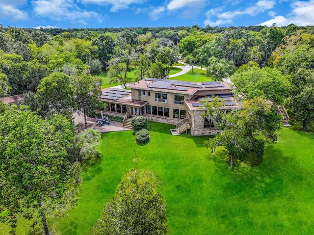 300 Courtlandt Place, Friendswood, TX 77546