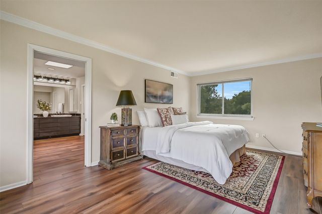 300 Courtlandt Place, Friendswood, TX 77546