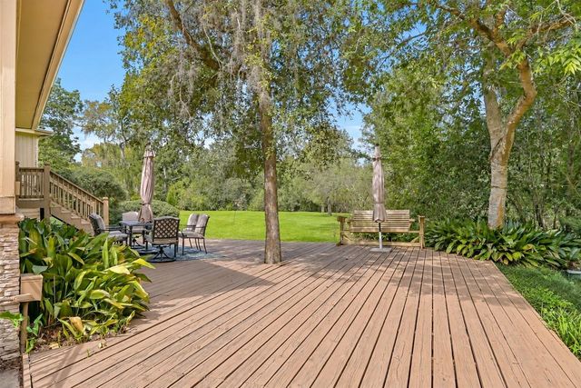 300 Courtlandt Place, Friendswood, TX 77546