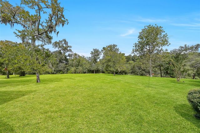 300 Courtlandt Place, Friendswood, TX 77546
