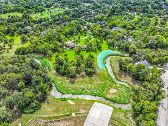 300 Courtlandt Place, Friendswood, TX 77546