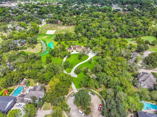 300 Courtlandt Place, Friendswood, TX 77546