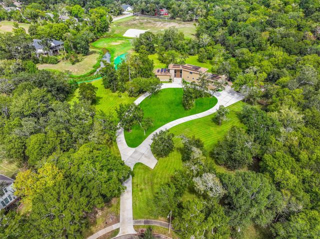 300 Courtlandt Place, Friendswood, TX 77546