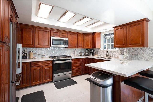 9400 Mountain Blvd, Oakland, CA 94605