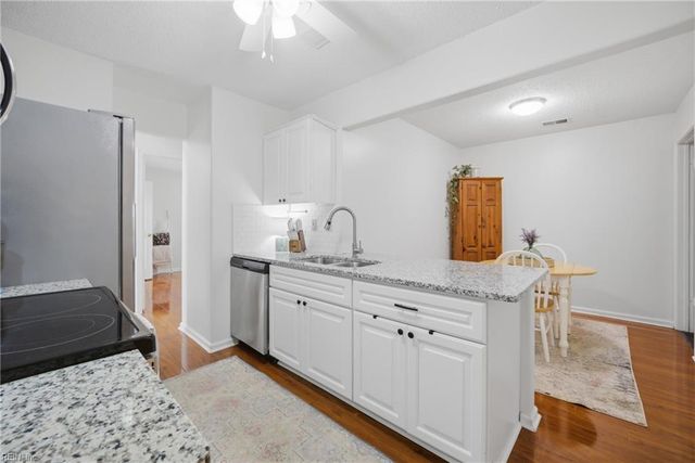 5104 Walkers Grant LN, Virginia Beach, VA 23455