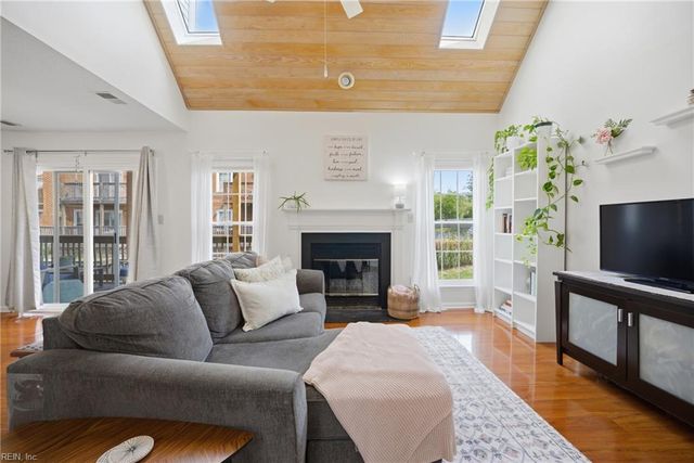 5104 Walkers Grant LN, Virginia Beach, VA 23455