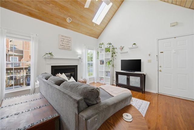 5104 Walkers Grant LN, Virginia Beach, VA 23455