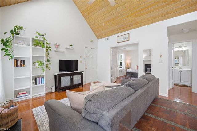 5104 Walkers Grant LN, Virginia Beach, VA 23455