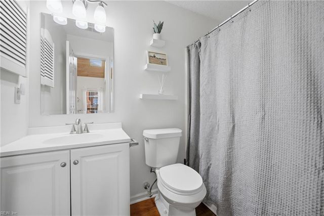 5104 Walkers Grant LN, Virginia Beach, VA 23455