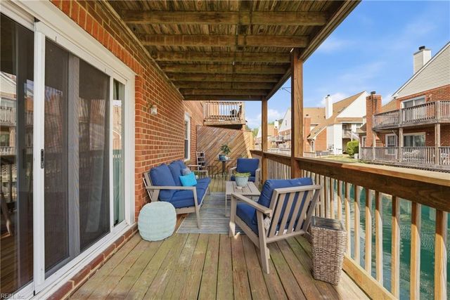 5104 Walkers Grant LN, Virginia Beach, VA 23455