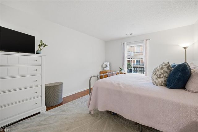 5104 Walkers Grant LN, Virginia Beach, VA 23455