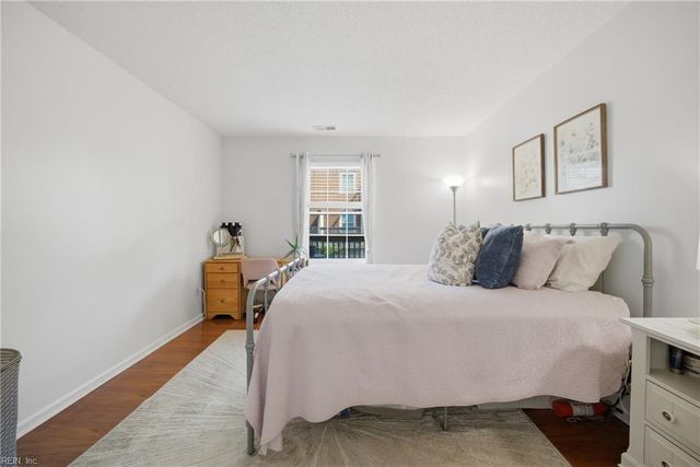 5104 Walkers Grant LN, Virginia Beach, VA 23455