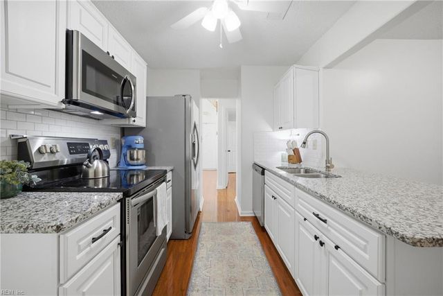 5104 Walkers Grant LN, Virginia Beach, VA 23455