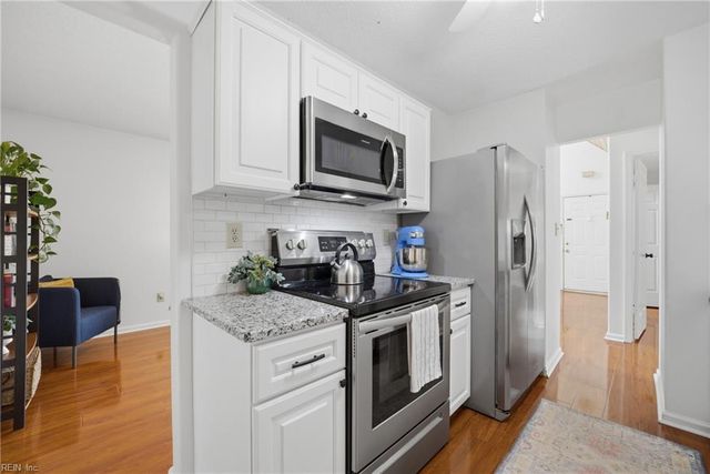 5104 Walkers Grant LN, Virginia Beach, VA 23455