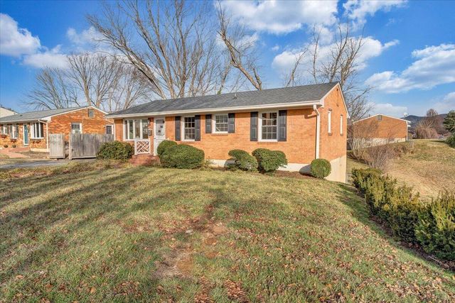 5809 Sierra DR, Roanoke, VA 24012
