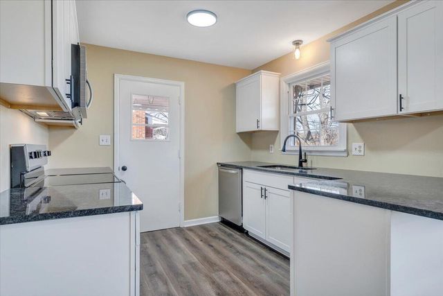 5809 Sierra DR, Roanoke, VA 24012