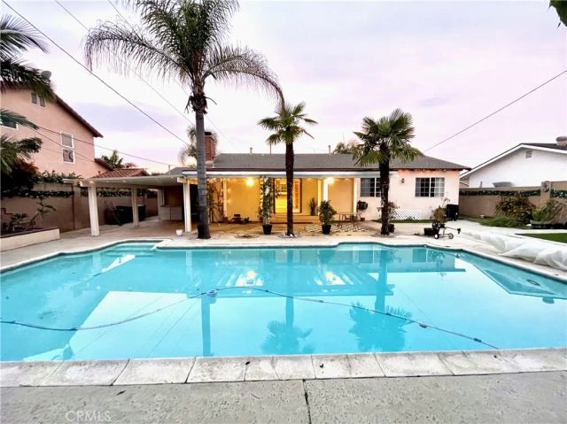 10422 Oakhaven, Stanton, CA 90680