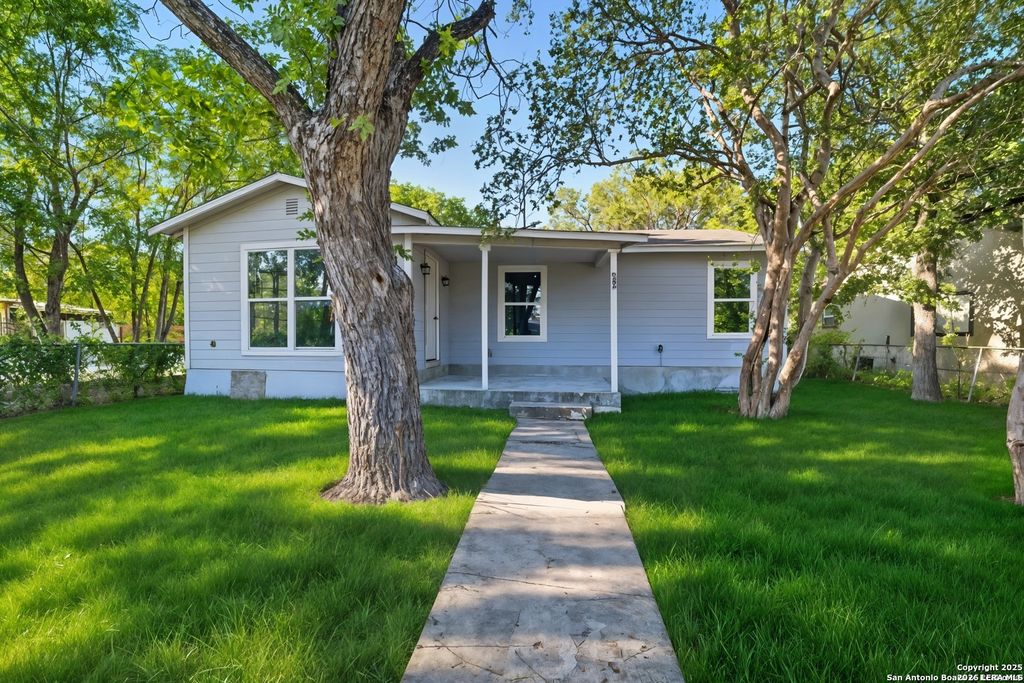 835 Aaron Pl, San Antonio, TX 78221