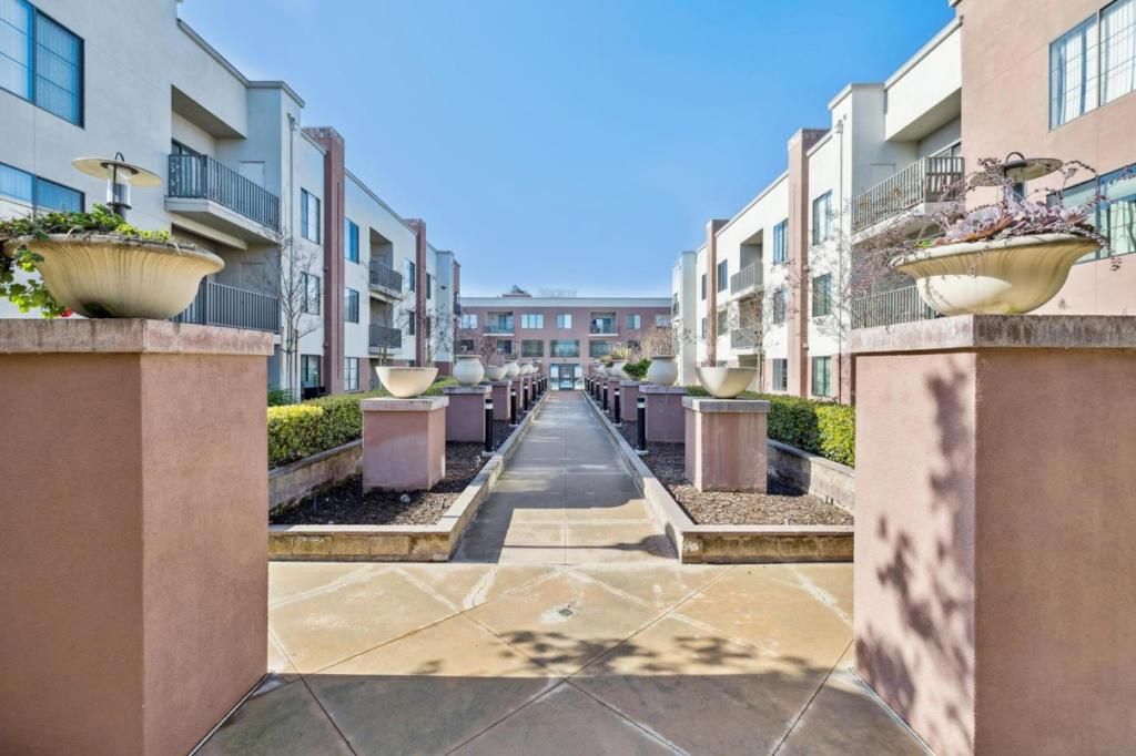 Image 39 of property listing at 1060 S 3rd Street 311, San Jose, CA 95112
