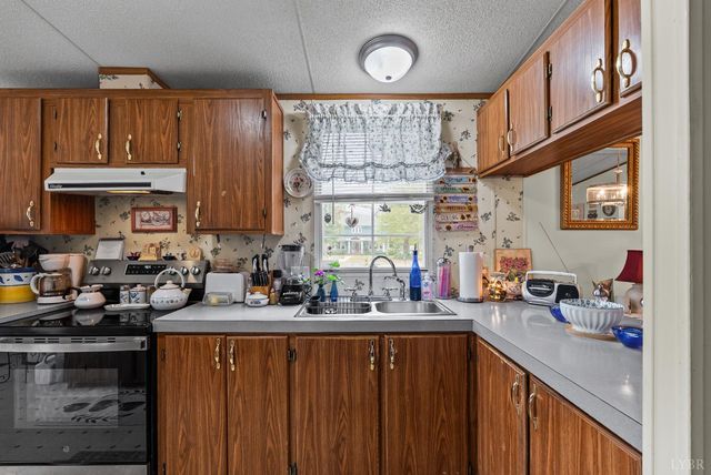 1289 Confederate Boulevard, Appomattox, VA 24522