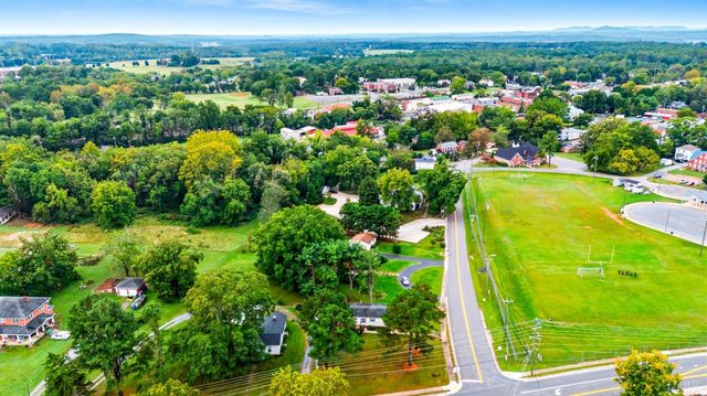 1289 Confederate Boulevard, Appomattox, VA 24522