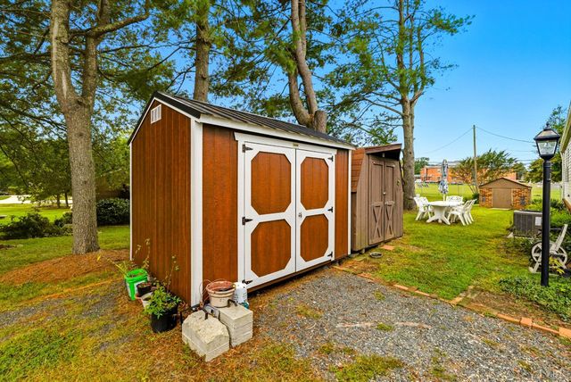 1289 Confederate Boulevard, Appomattox, VA 24522