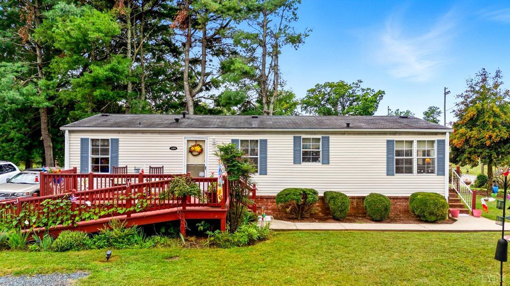 1289 Confederate Boulevard, Appomattox, VA 24522