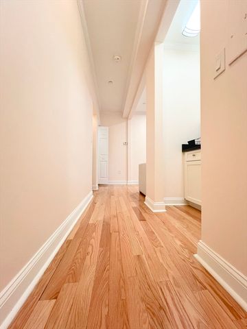 219 Commonwealth Ave 15, Newton, MA 02467