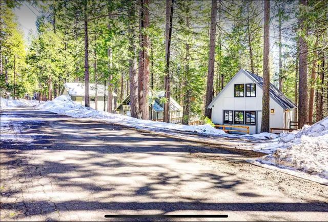 29591 Lassen Dr, Long Barn, CA 95335