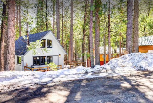 29591 Lassen Dr, Long Barn, CA 95335