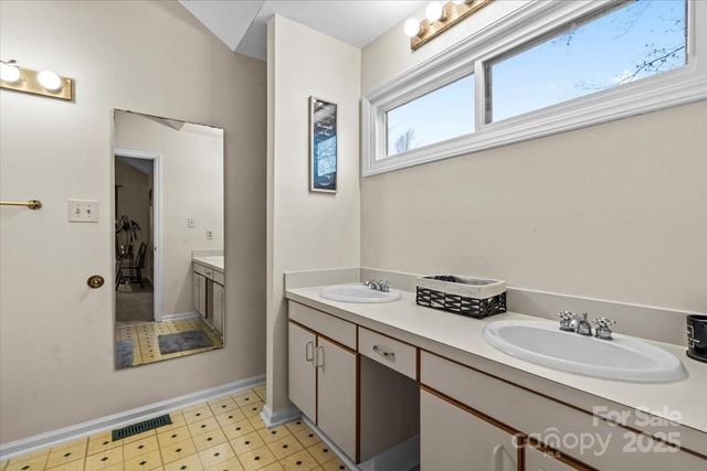 7022 Plott Road, Charlotte, NC 28215