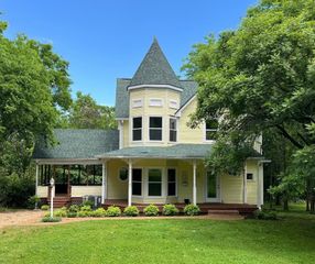 1067 Lakewood Dr, Gallatin, TN 37066