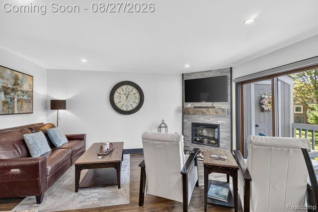 846 Yorktown Crt, Northville, MI 48167