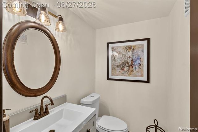 846 Yorktown Crt, Northville, MI 48167